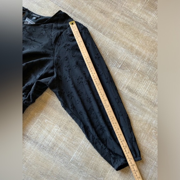 Torrid Women’s Stars Smocked Waist Crinkle Chiffon Puff Sleeve Top 5X Black NWT - Picture 7 of 11